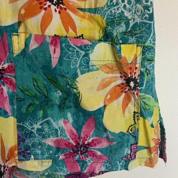 MC2 Multi-Color Floral Scrub Top Medical Uniform Medium - Picture 3 of 8